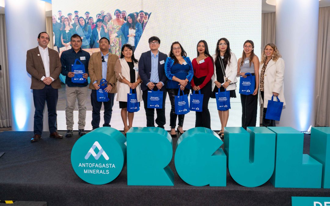 Juntos con Antofagasta Minerals: Alianza entrega 100 becas a estudiantes de comunidades